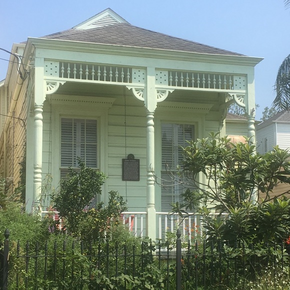 Meet your Posher, Cheryl - Picture 3 of 8